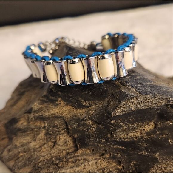 NWOT Lia Sophia "Entwine" White Blue and Silver Bracelet - Picture 3 of 4